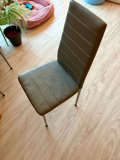 4 kitchen chairs - excellent condition