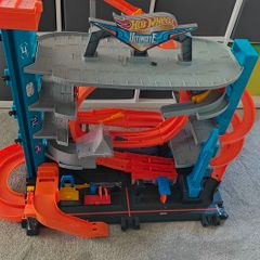 Hotwheels Ultimate Garage