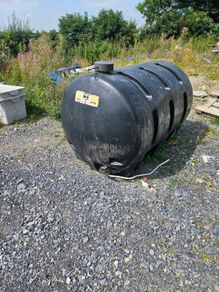 Grant vortex 90/120 boiler house and 1000 litre oi