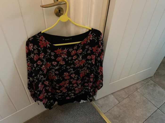 Ladies dressy top size XL