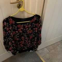 Ladies dressy top size XL