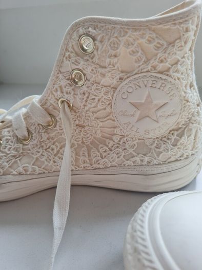 Cream lace Converse Hi - Tops