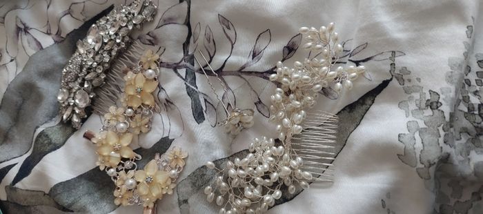 Beauriful set of bridal bridesmaid hair accessories for sale