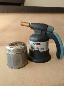 Blow torch and spare gas cylinder