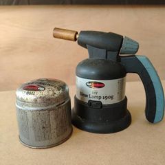 Blow torch and spare gas cylinder