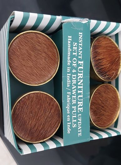 Drawer pulls/knobs set of 4 with real cow hair NEW!