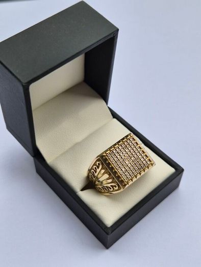 18K Gold And Diamond Ring