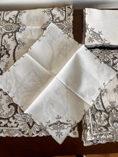 Embroidered Table Runner, 8 Placement Mats and 8 Napkins
