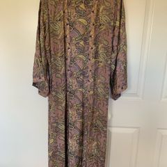 Long beach gown with paisley pattern (one size)