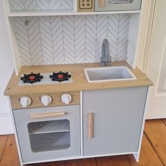 Toy kitchen