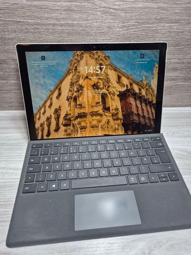 Microsoft Surface Laptop (1769) i5-7300U 8GB RAM 256GB SSD Windows 11