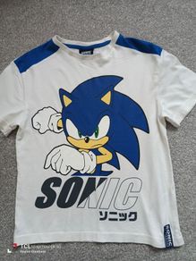 boy's Sonic t-shirt. Age 6/7