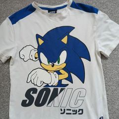 boy's Sonic t-shirt. Age 6/7