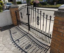 Gate