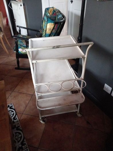 Serving trolley