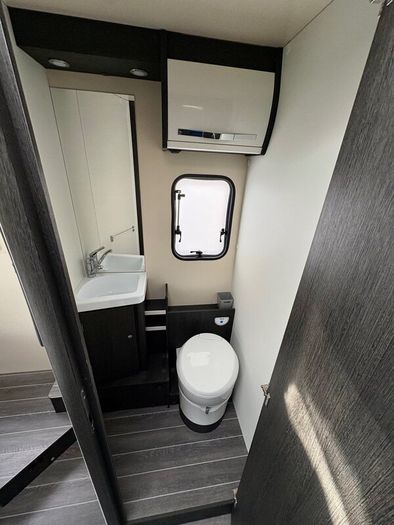 Motorhome - 2021 Ford Roller Team Zefiro 696