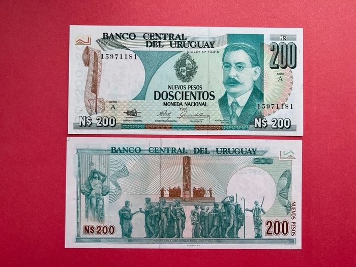 Uruguay. 200 Pesos  1986. Pick  66a   ( Uncirculated )