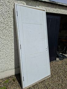 prehung interior door (door in frame with hinges)
