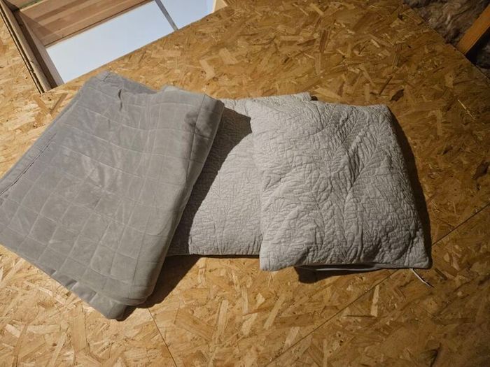 mrs hinch cushions x2 and throw