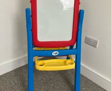 Crayola Easel Qwikflip Chalkboard and Magnetic Whiteboard