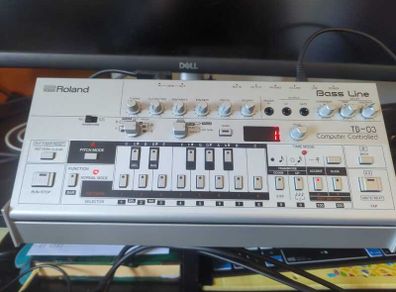 Roland Boutique TB-03 bass line synth