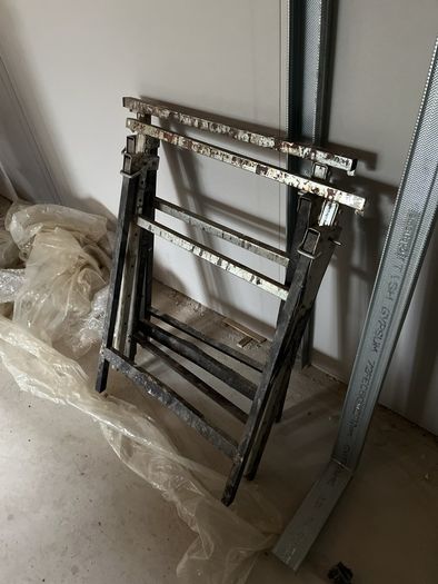 2 Adjustable metal work tables