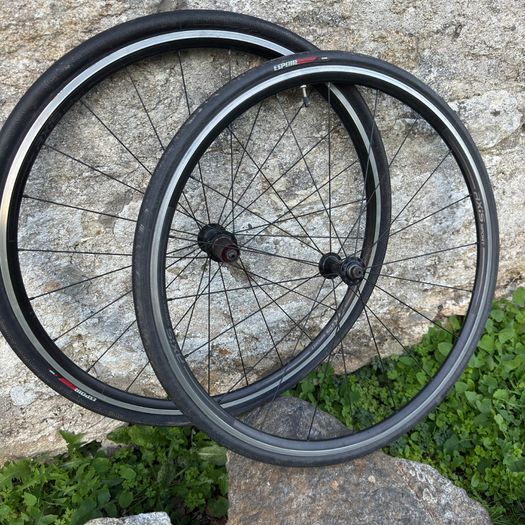 Axis sport wheels 700c rim brake wheels with tyres