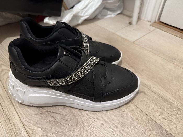 Guess sneakers for woman size 5uk