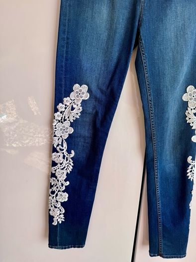 H&M Blue Skinny Jeans wish White Floral Lace - Size EUR 36 / UK 8