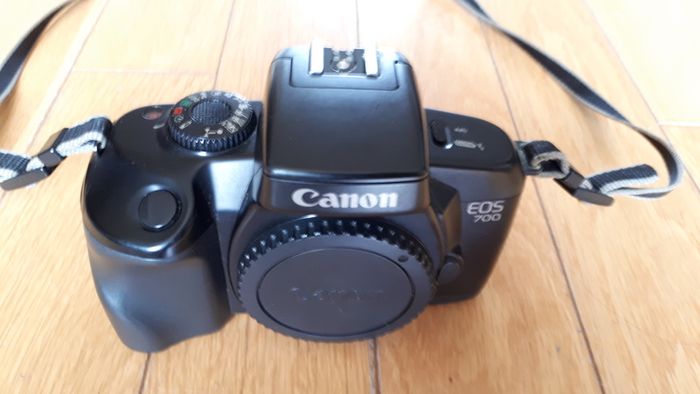 Canon EOS 35mm film camera for sale 700 1000F 5000