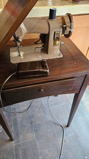 Singer 185K Antique Sewing Machine with Table