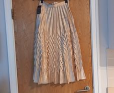 Forevayoung Skirt.  S.S - 10-12.    B.N.W.T