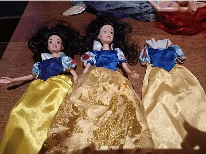 disney sleeping beauty dolls - 2 dolls with extra dress
