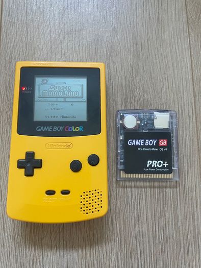 Nintendo Gameboy Color Yellow CGB-001 + Flash Card 4GB