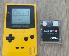 Nintendo Gameboy Color Yellow CGB-001 + Flash Card 4GB