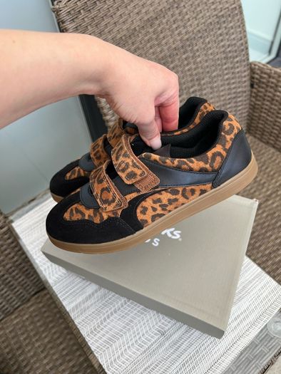 New Clark's Girls shoes, Size 2,5 UK, 35 EU.