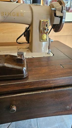 Singer 185K Antique Sewing Machine with Table