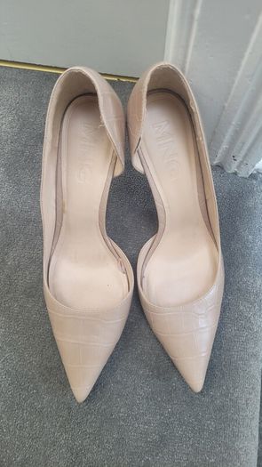 Nude cut away High Heels