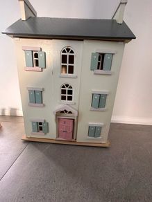 Le Toy Van Cherry Tree hall wooden dollshouse
