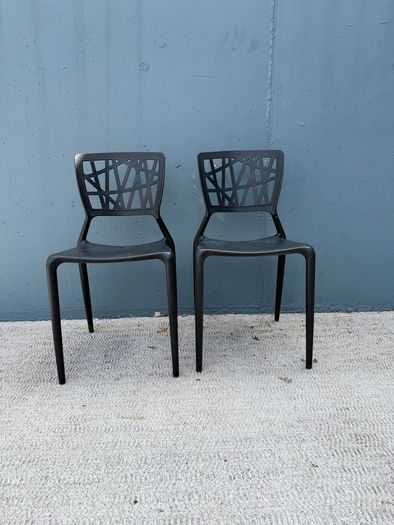Set of 4 Black Modern Plastic Dining/ Stacking Chairs