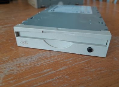 iomega zip drive.  Z100ATAPI. Computer drive. Storage.