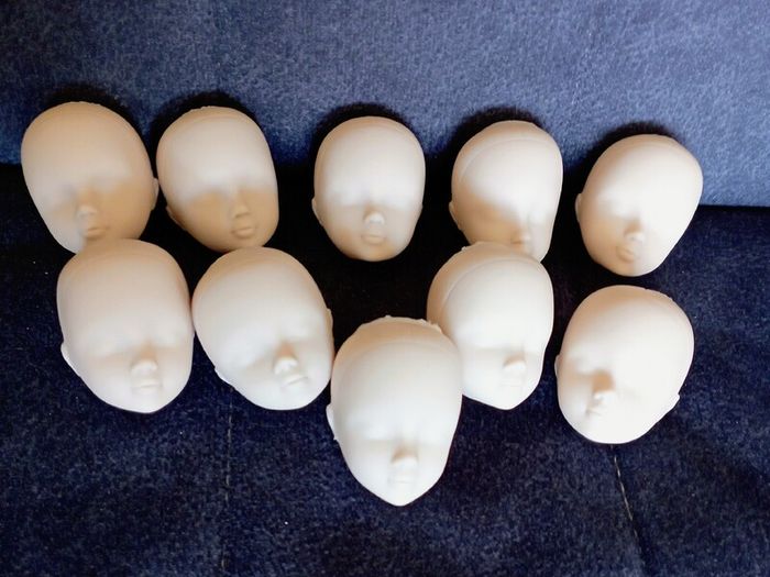10 Doll heads