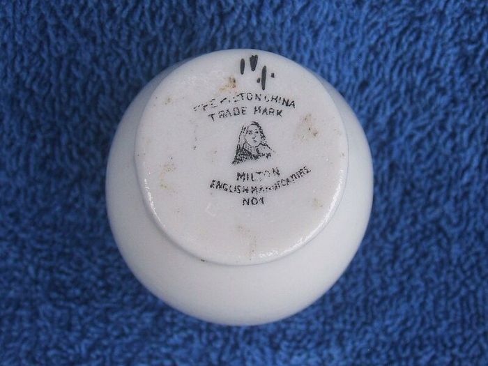 DUNGANNON (Northern Ireland) - an antique souvenir crested china vase (early 1900s)