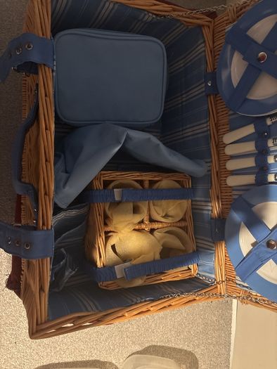 Picnic basket brand new