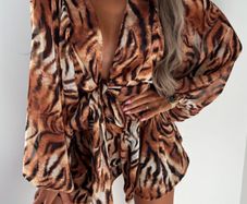 Set of oversize shirt + shorts with a brown tiger pattern