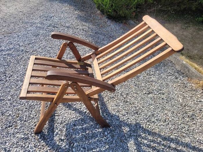 Teak Garden extending table and 6 reclining armchairs