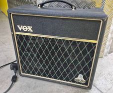 The Vox V9169 Cambridge 15 Amplifier