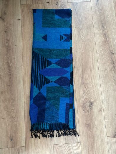 Retro scarf