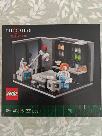Lego Ideas The X-files Scully's lab 40896