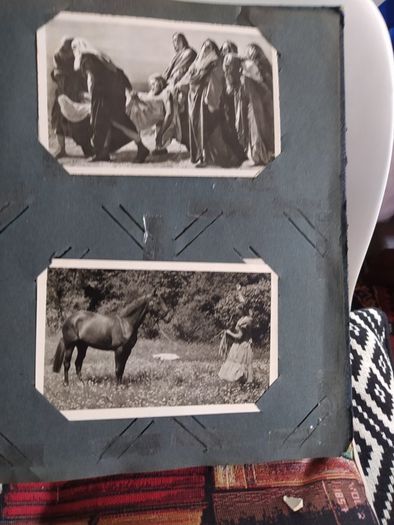 Old postcard album with 80 cards from 1914 to 1955,plus 10 miniature photos of New York,5 old John Hinde,postcards,3 old Iraqui postcards